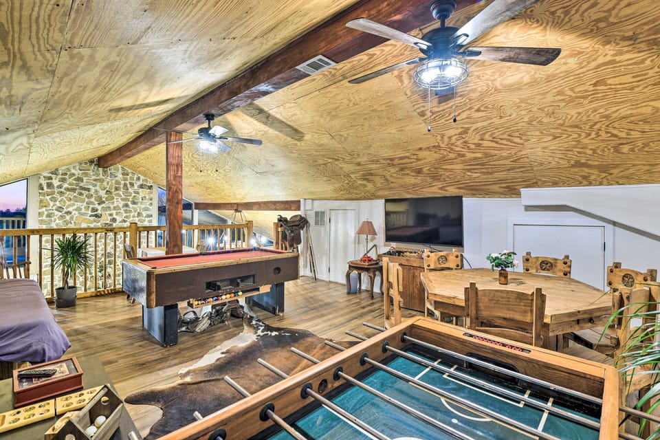 Banquet Hall & Pool: Expansive Forestburg Ranch! House in Texas