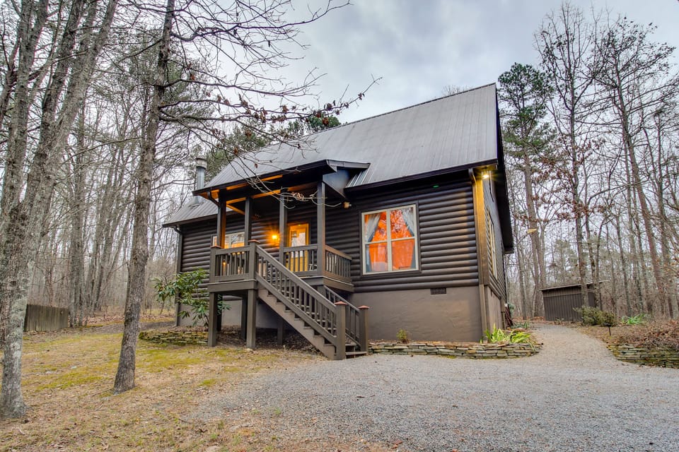 Hot Tub + Fire Pit: Wooded Cabin Near DeSoto Park! House in Alabama