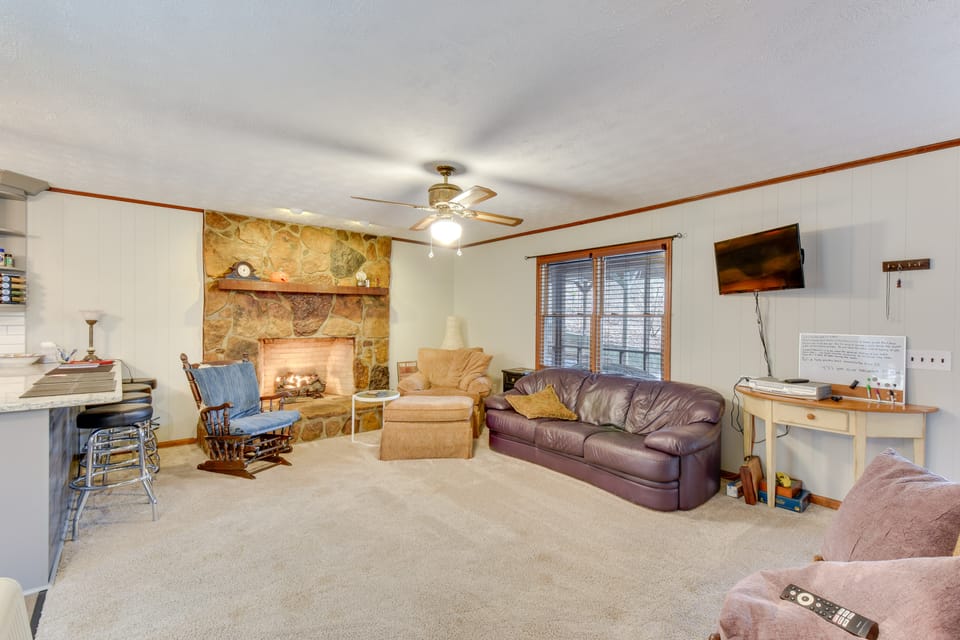 Cozy Hiawassee Cabin - 4 Mi to Lake Chatuge! House in Georgia