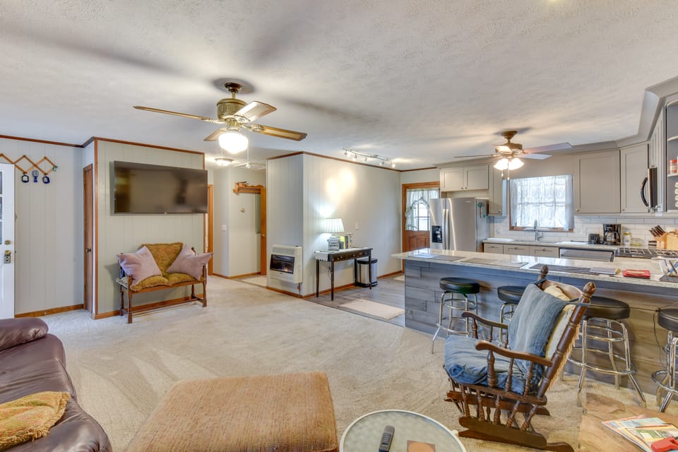 Cozy Hiawassee Cabin - 4 Mi to Lake Chatuge! House in Georgia