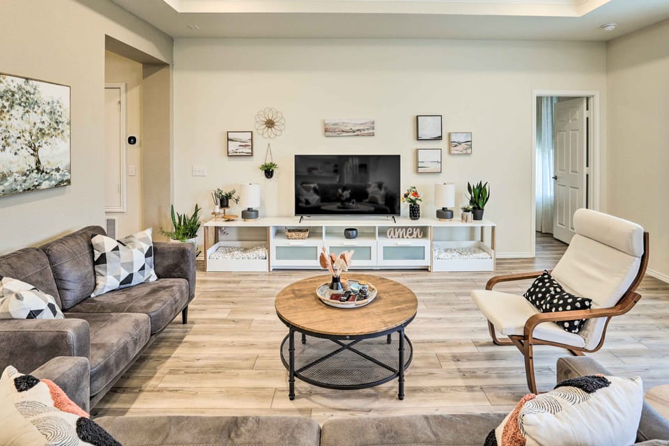 Sleek Fort Worth Home w/ Patio - Pets Welcome! House in Fort Worth