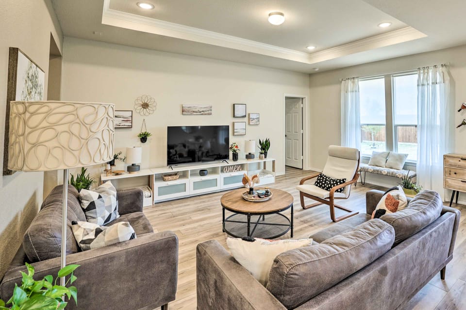 Sleek Fort Worth Home w/ Patio - Pets Welcome! House in Fort Worth