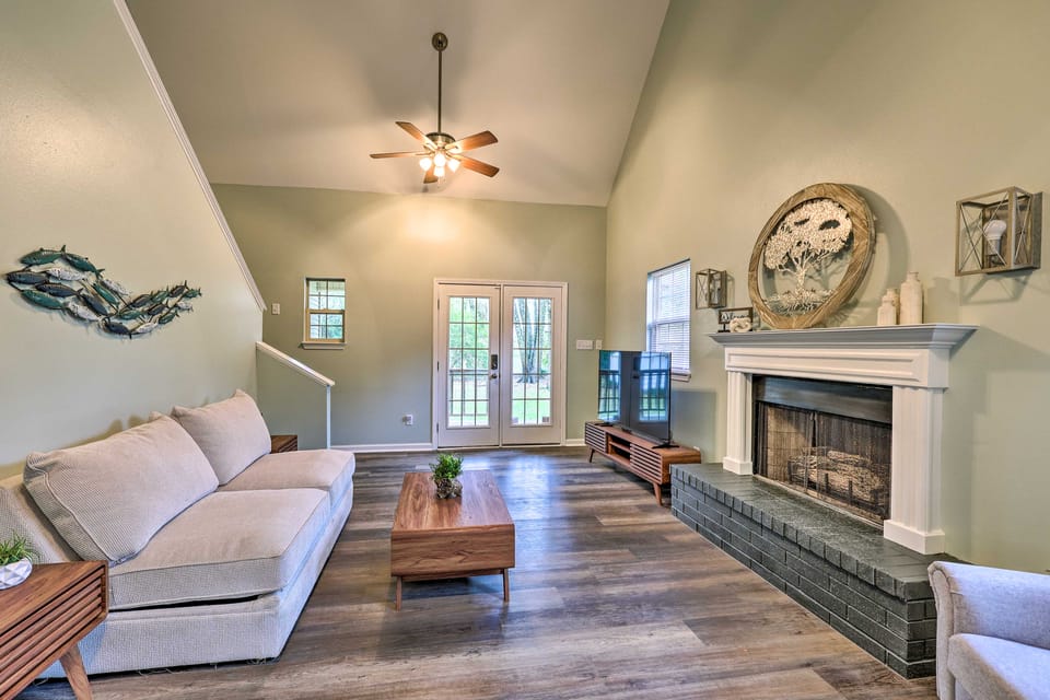 Tranquil Retreat w/ Dock on Lake Hamilton! House in Rockwell