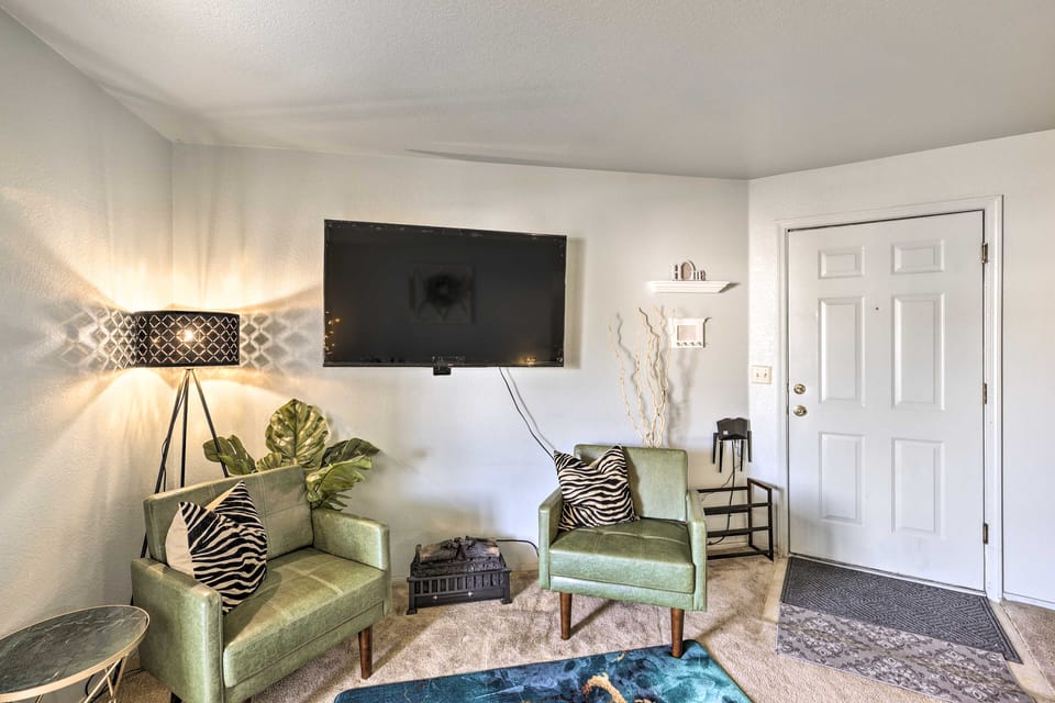 Laughlin Mtn Getaway: 2 Mi to Colorado River Apartment in Bullhead City