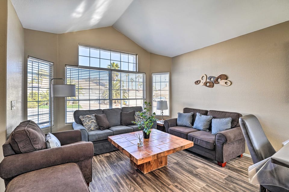 Las Vegas Getaway ~ 8 Mi to Las Vegas Strip! House in Paradise