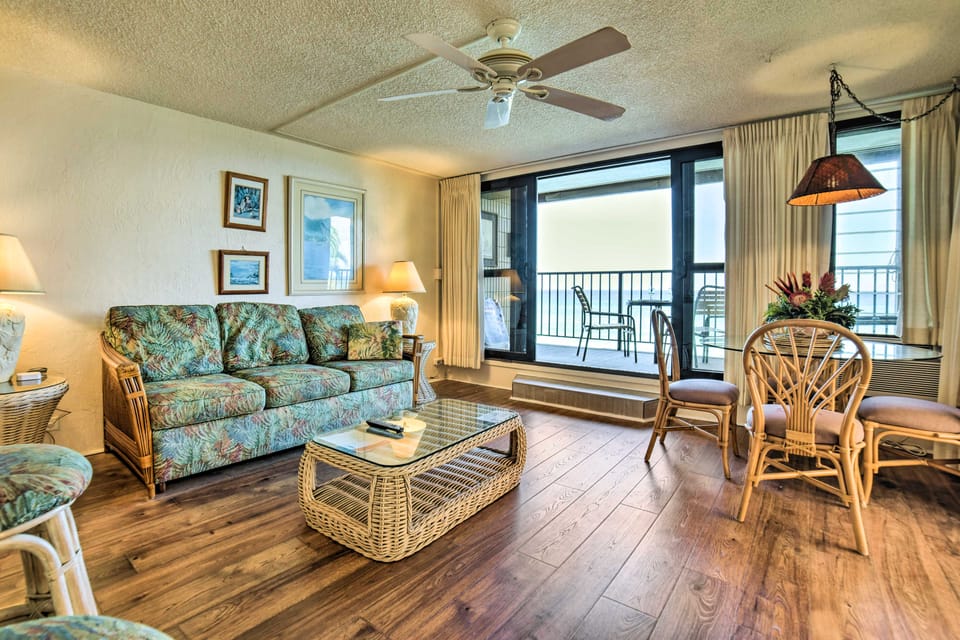 Beachfront Lahaina Condo: Pool + Grill Access Apartment in Napili-Honokowai