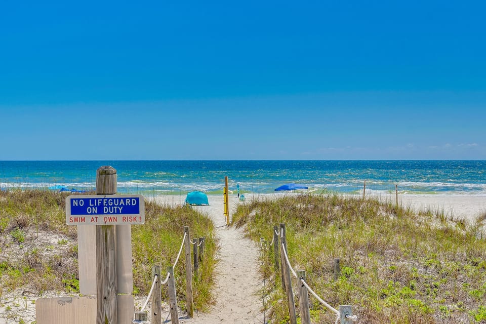 Steps to Sand, Pool Access: Cozy Panama City Condo Apartment in Lower Grand Lagoon