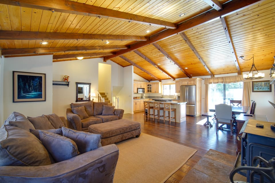2 Mi to Lake & Ski Slopes: Big Bear Cabin House in Big Bear