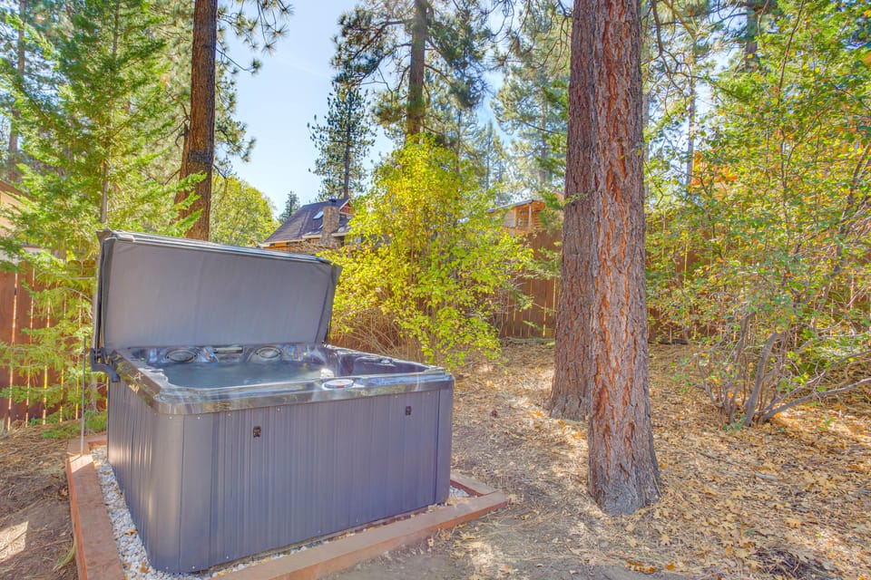 2 Mi to Lake & Ski Slopes: Big Bear Cabin House in Big Bear
