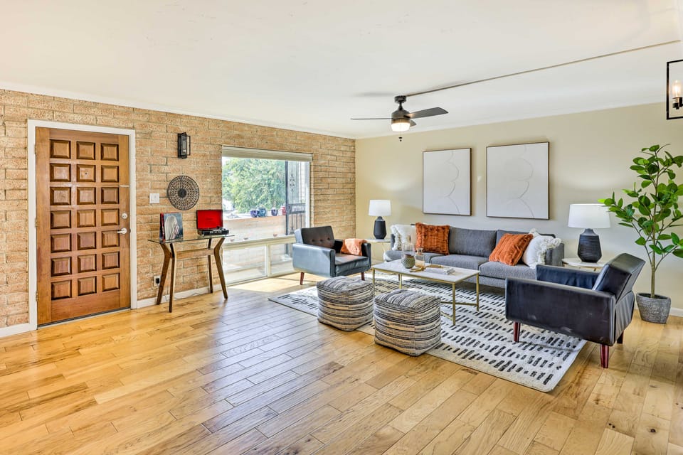 Relax Poolside! Walkable Old Town Scottsdale Oasis Apartment in Scottsdale