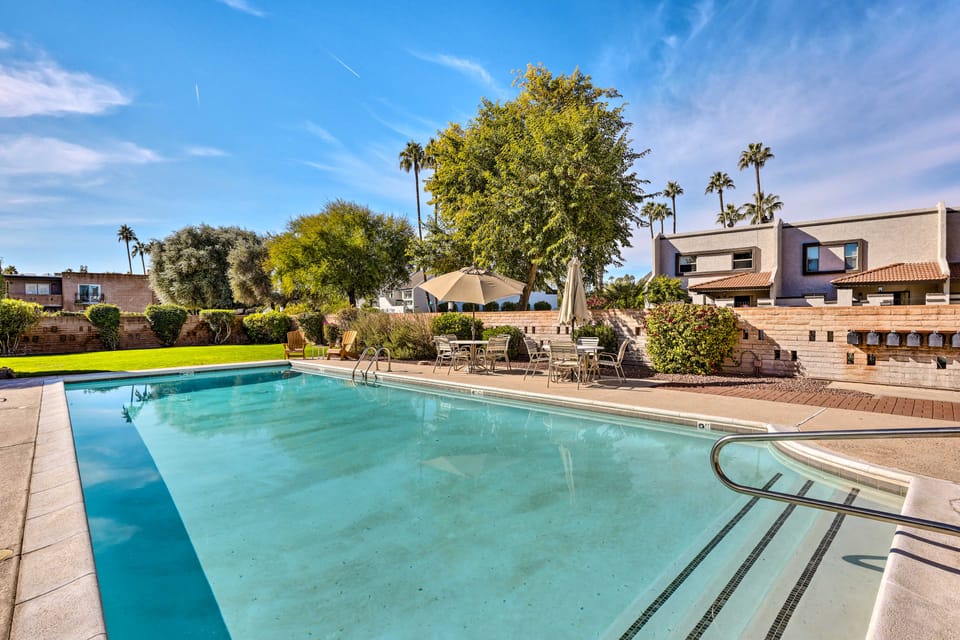 Relax Poolside! Walkable Old Town Scottsdale Oasis Apartment in Scottsdale