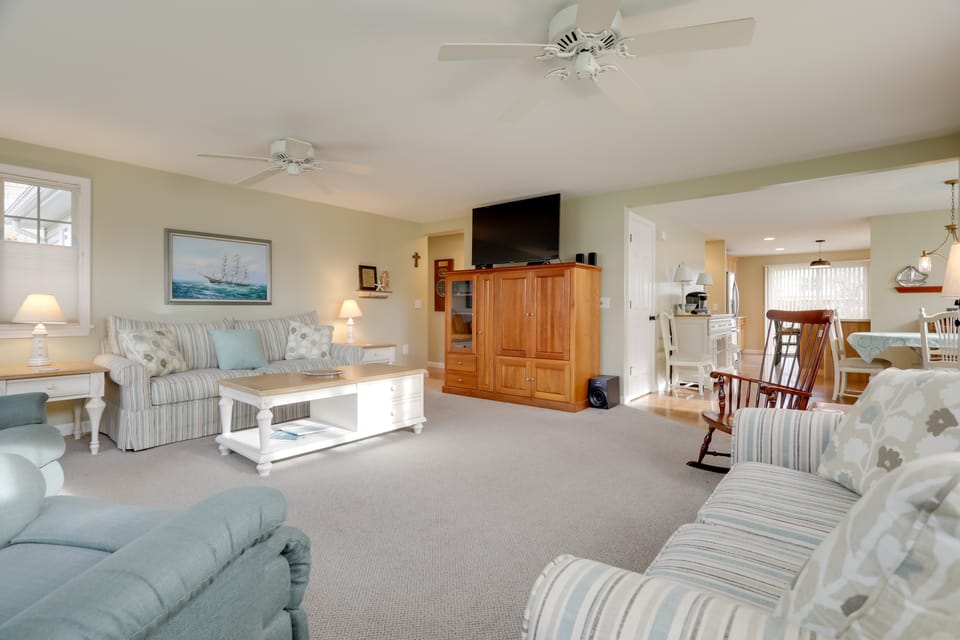Westerly Retreat ~ 1/4 Mi to Private Beach! House in Misquamicut