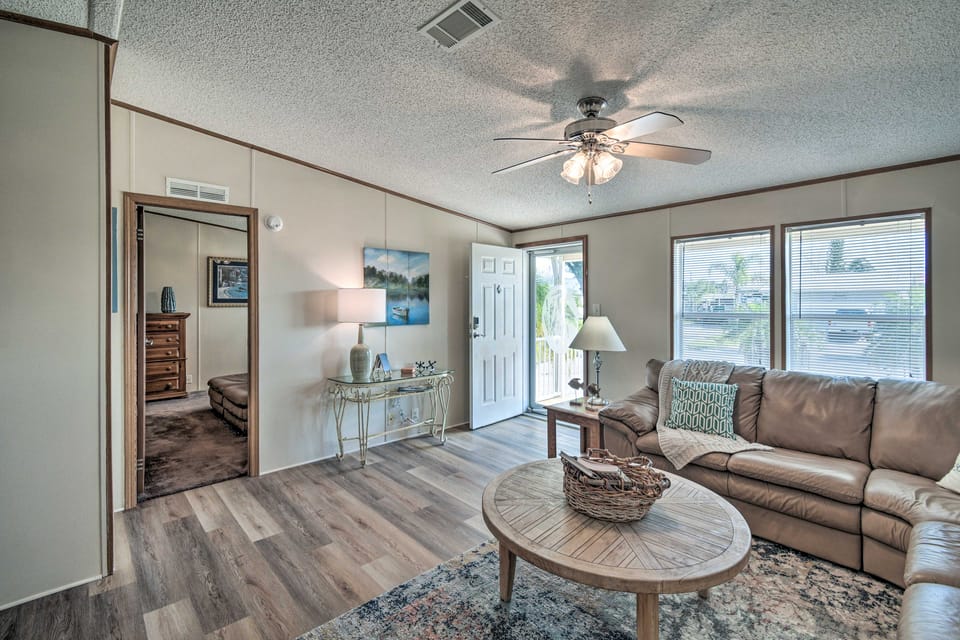 Sunny Waterfront Welaka Home w/ Private Dock! House in Welaka