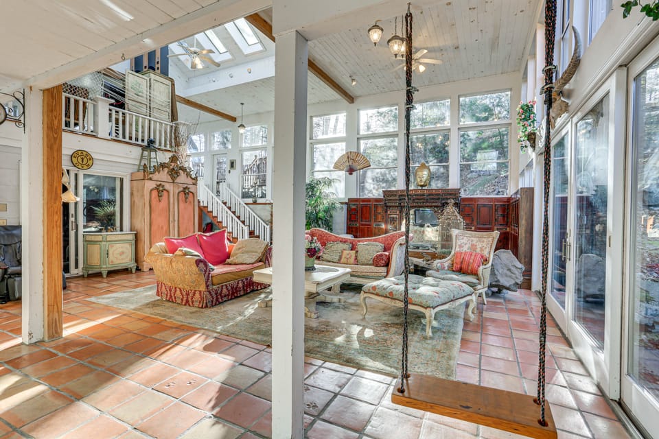 1 Mi to Lake Wallenpaupack: Spacious Poconos Villa Villa in Hawley