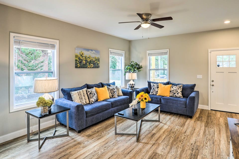 Modern Candler Home w/ Deck & Yard! House in Asheville