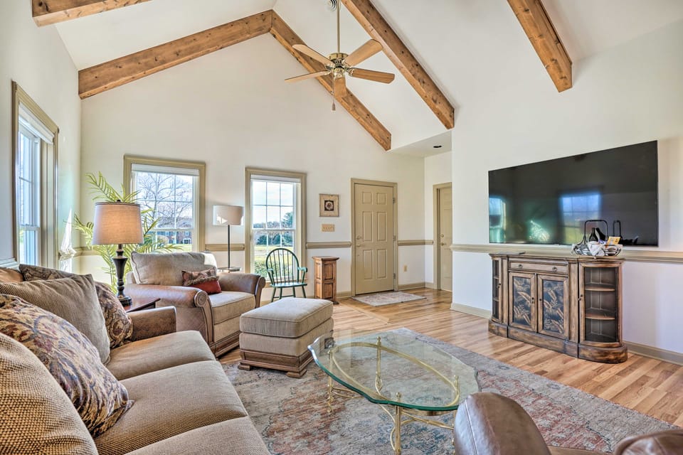 'Chateau Ridge' Peaceful Retreat w/ Fire Pit! Apartment in Maryland