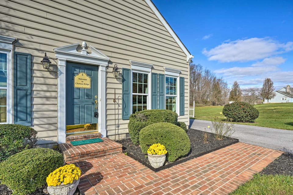 'Chateau Ridge' Peaceful Retreat w/ Fire Pit! Apartment in Maryland