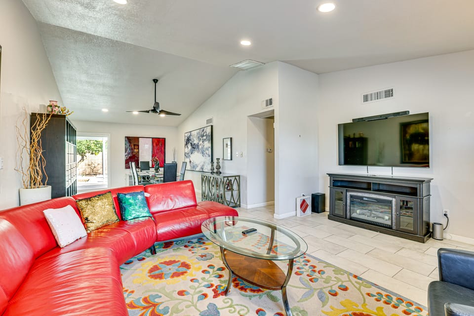 Families w/ Pets Welcome! Poolside Gem in Phoenix House in Phoenix