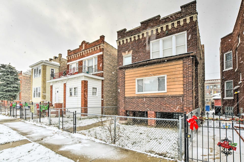 Quiet Chicago Townhome: Walk to Subway Stations Apartment in Chicago