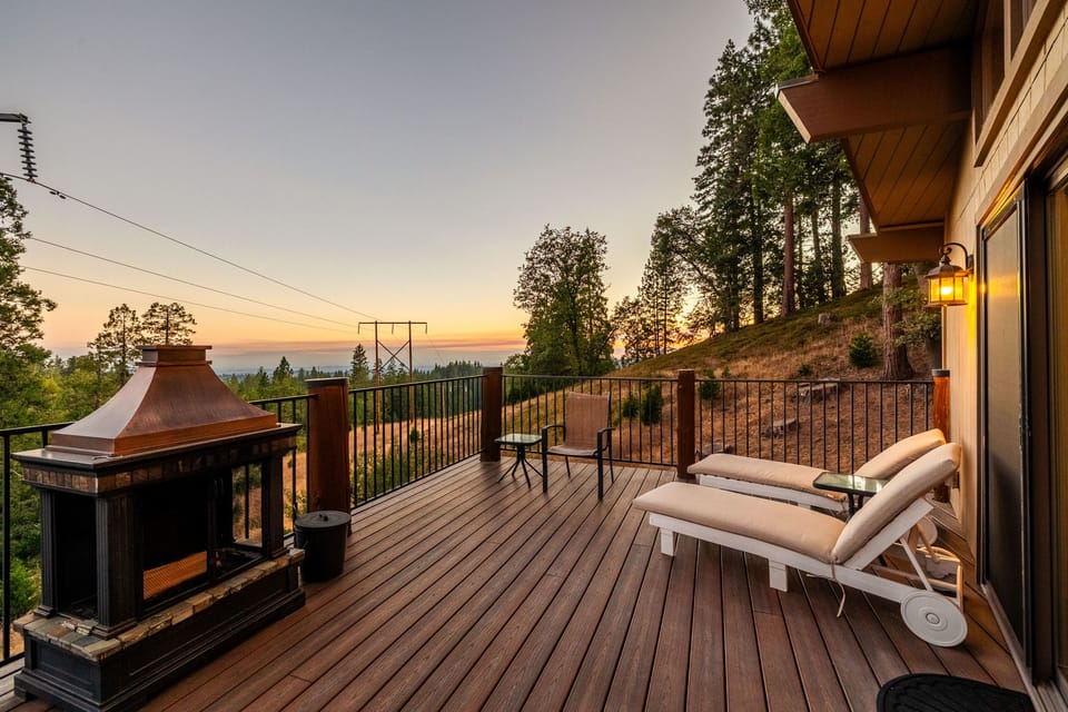 Hot Tub + Scenic Views: Luxury Twain Harte Cabin! House in Twain Harte