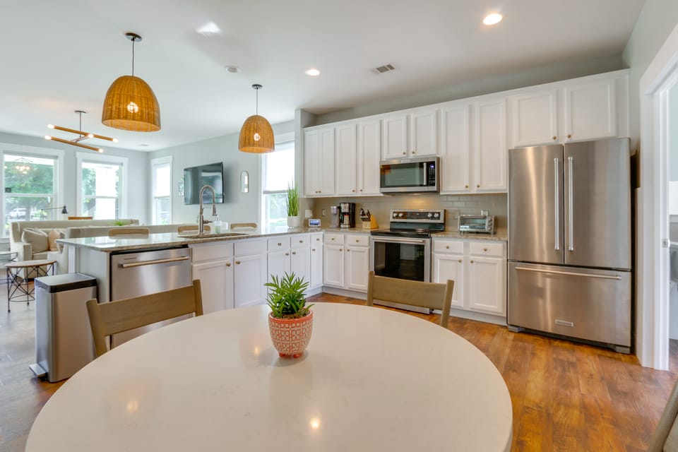 Coastal Home w/ Yard < 1 Mi to Old Town Bluffton! House in Bluffton