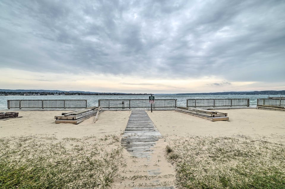 Updated Onekama Resort Condo on Portage Lake! Apartment in Wisconsin