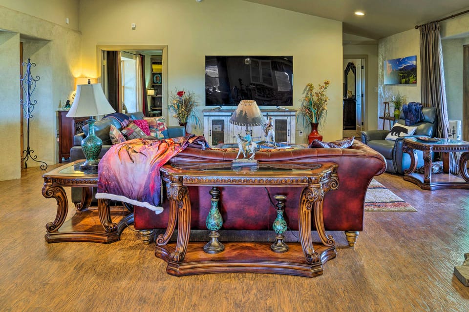 Beulah Home w/ Wraparound Porch & Mtn Views House in Colorado