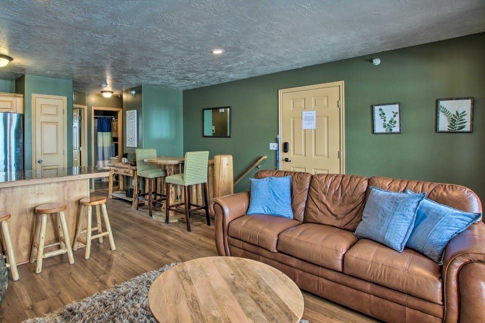 Cozy Eden Condo w/ Mtn Views in Wolf Creek Resort! Apartment in Utah