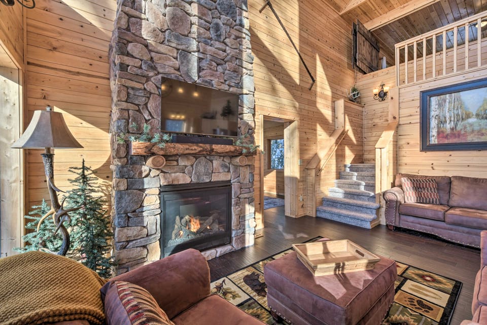 Paddle Ready: Hayward Lake View Retreat w/ BBQ House in Bass Lake