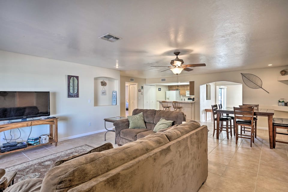 3 Mi to Lake Havasu: Home w/ Patio House in Lake Havasu City