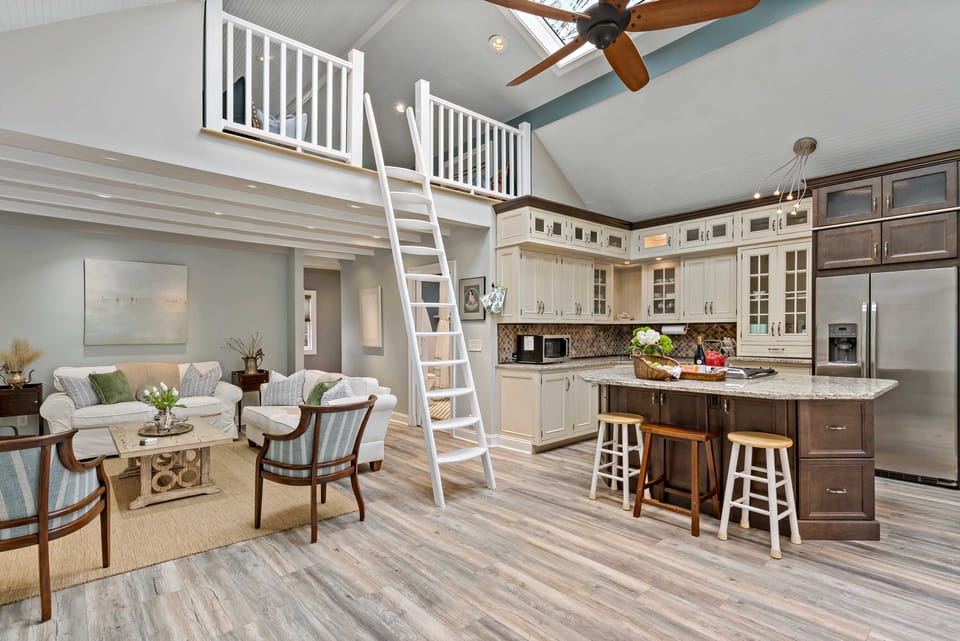 Guilford Carriage House at Granite Lodge! Cottage in Branford