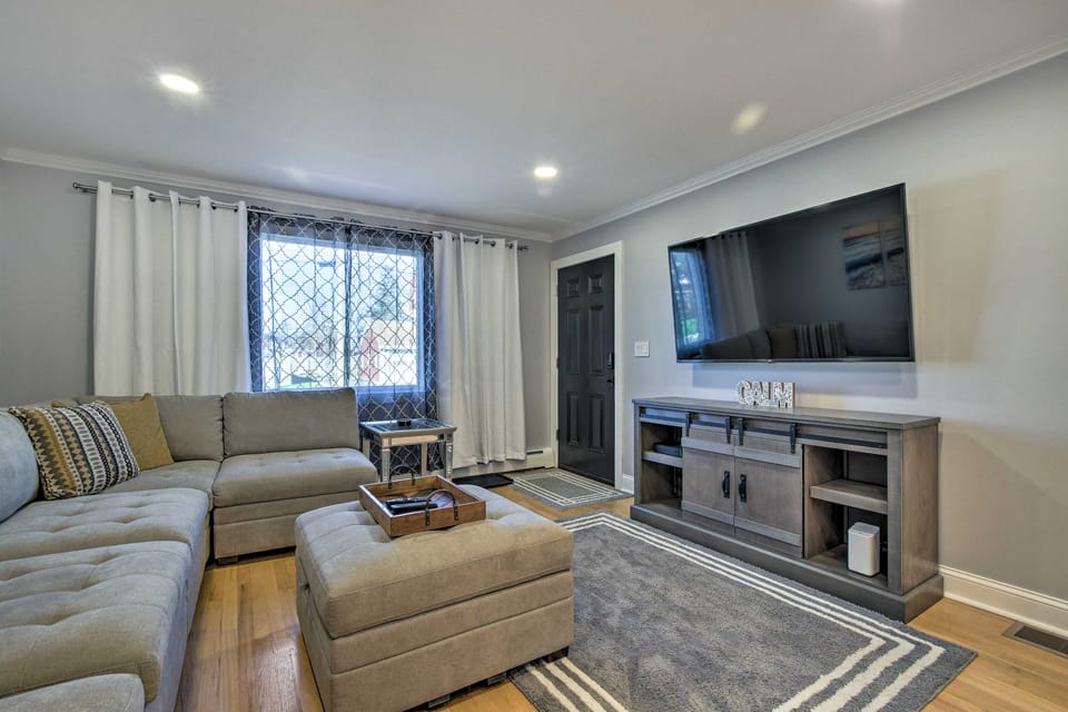 Modern Middletown Retreat, Minutes to Downtown! Apartment in Middletown