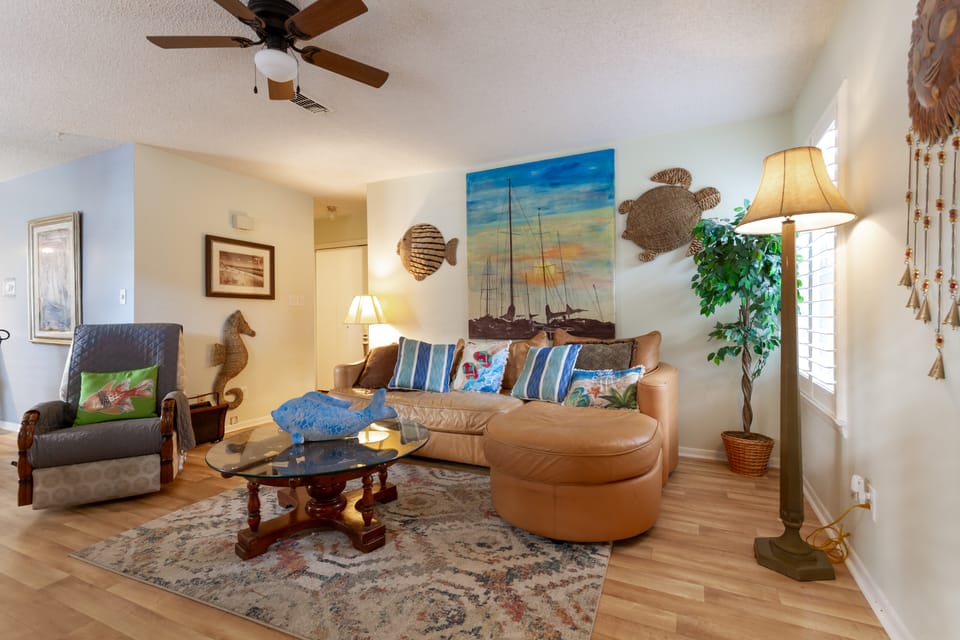 Quiet Condo ~ 10 Mi to Dtwn Pensacola Apartment in Pensacola