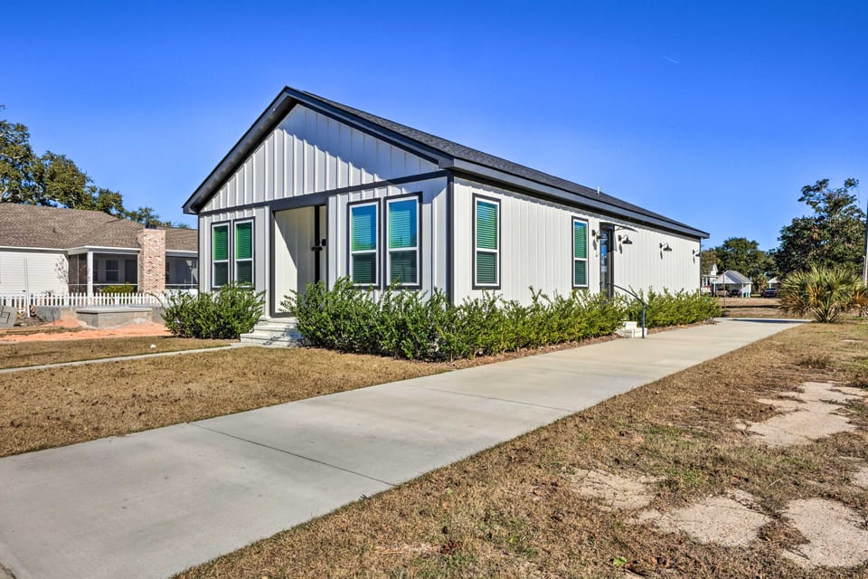 Spacious Gulfport Home - Walk to Beach! House in Gulfport