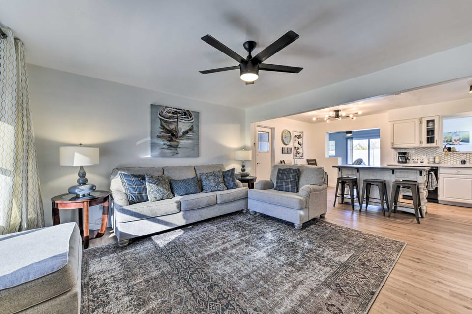 Furnished Patio! Downtown Gilbert Retreat House in Gilbert