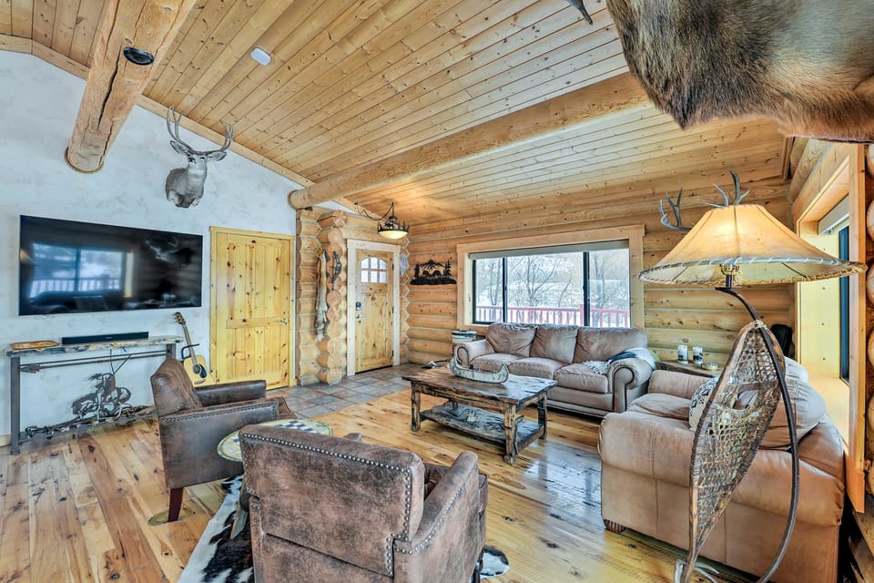 Charming Bedford Cabin w/ Private Hot Tub! House in Wyoming
