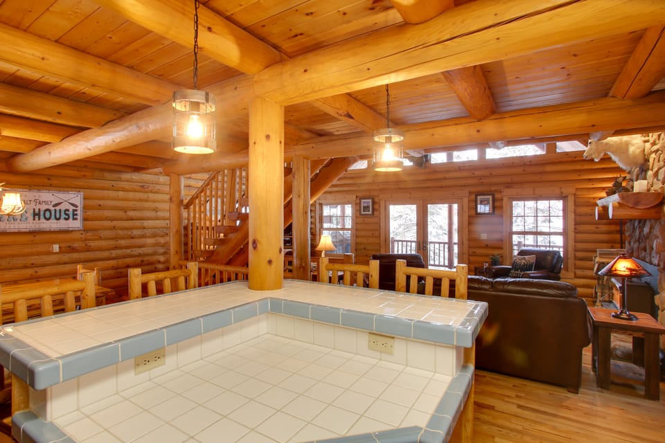 Rustic Gotham Bay Cabin on Lake Coeur d'Alene House in Kootenai County