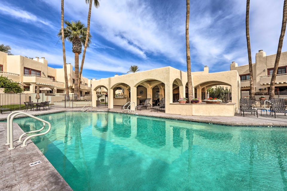 2 Mi to Old Town! Desert Oasis w/ Pool Access Apartment in Paradise Valley