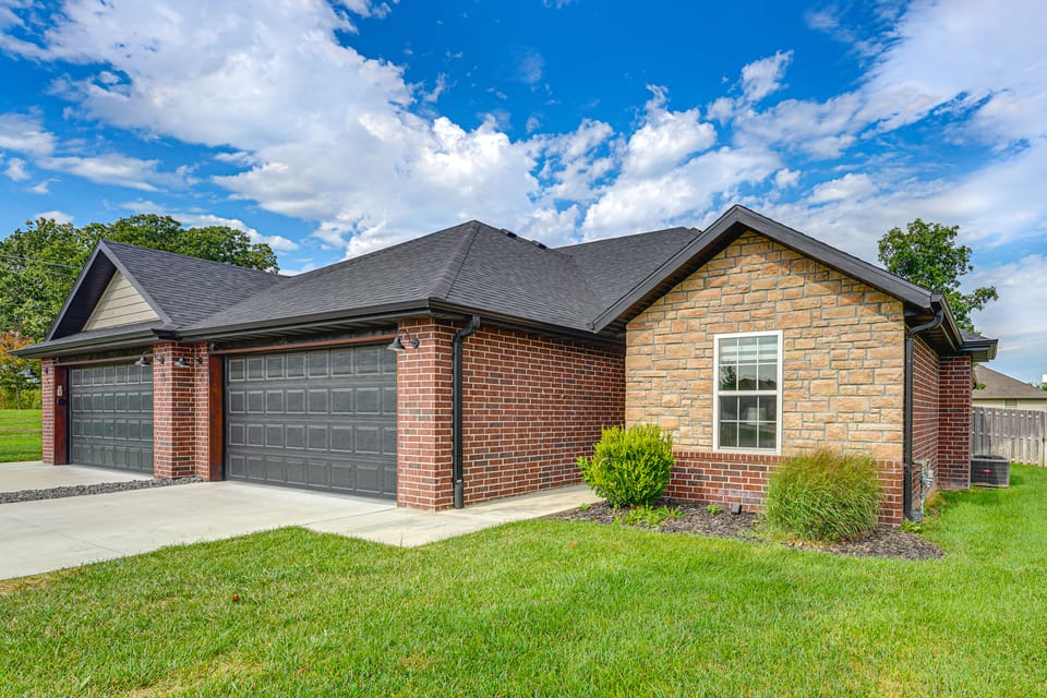 Charming Ozark Abode w/ Yard & Pool Access House in Ozark