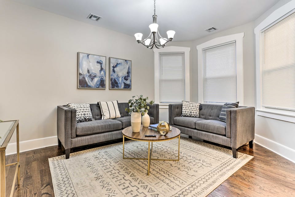 Pet-Friendly Newark Townhome Near Airport! Apartment in Newark