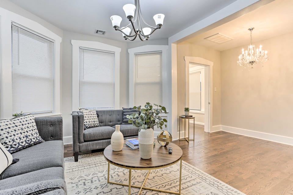 Pet-Friendly Newark Townhome Near Airport! Apartment in Newark