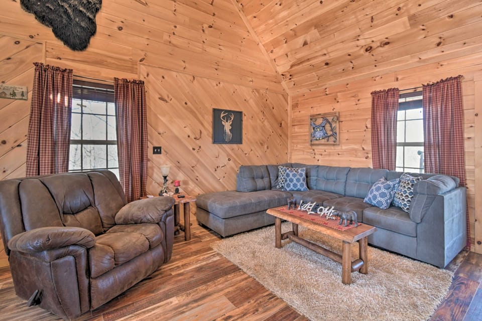 Quiet & Secluded Berea Cabin on 70-Acre Farm! House in Kentucky