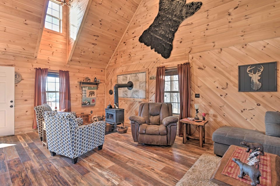 Quiet & Secluded Berea Cabin on 70-Acre Farm! House in Kentucky