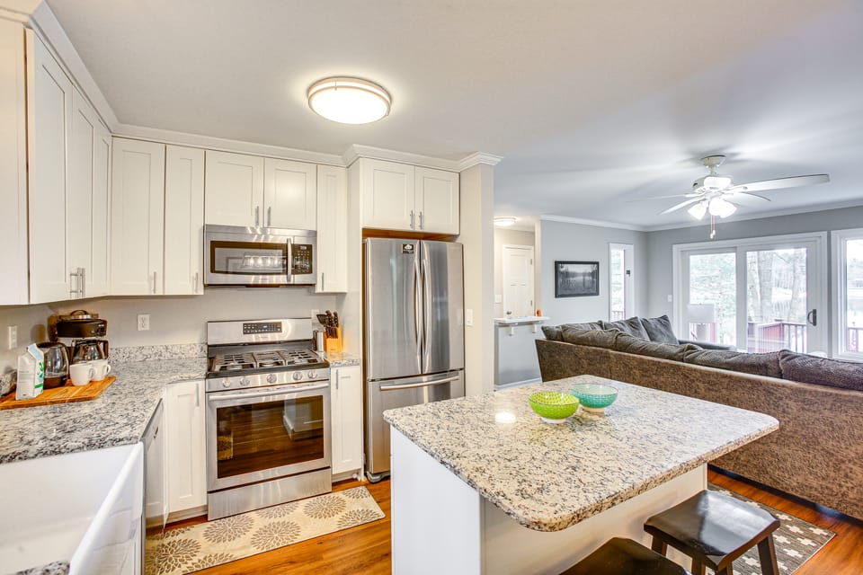 Spacious, Peaceful Lake House, 10 Mi to Horse Show House in Michigan