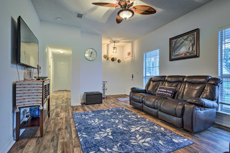 Ocean Springs Home w/ Sunroom ~ 5 Mi to Beach House in Harrison County