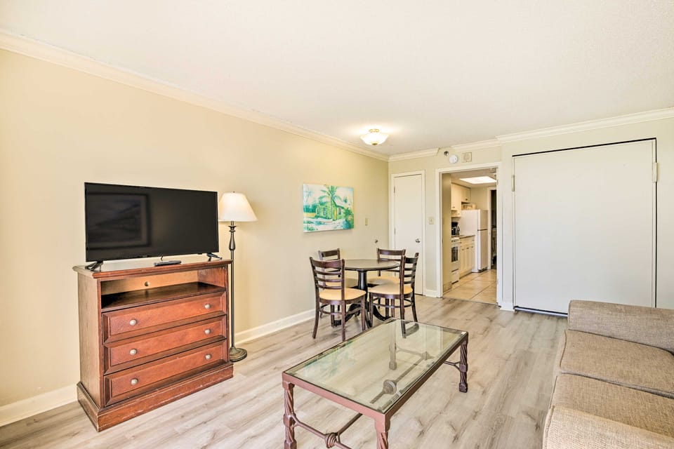 Oceanfront Myrtle Beach Condo w/ Balcony! Apartment in Myrtle Beach