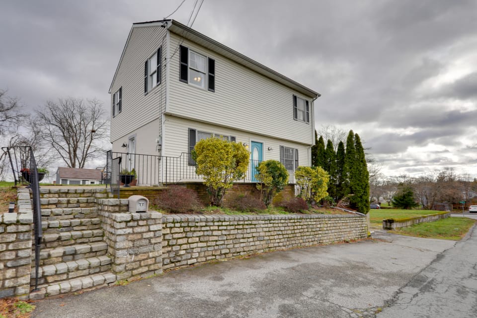 Comfy Tiverton Home Near Newport & Beaches! House in Tiverton