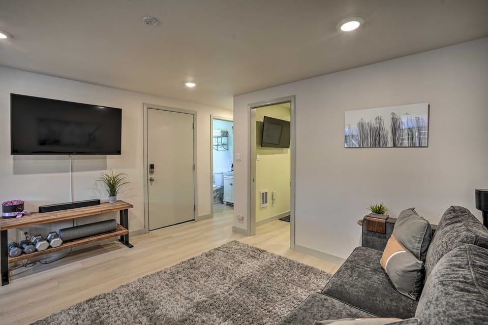 Ideally Located Oakland Home w/ Private Yard! House in Oakland