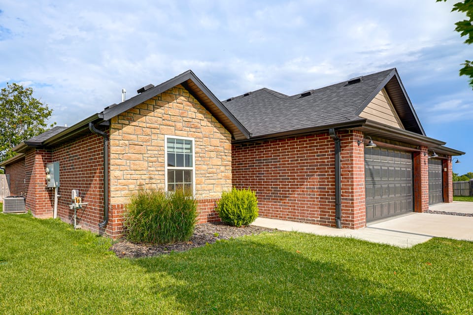 Family-Friendly Ozark Villa - Centrally Located House in Ozark