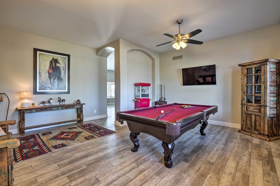 Hot Tub, Game Room! North Phoenix Desert Gem House in New River
